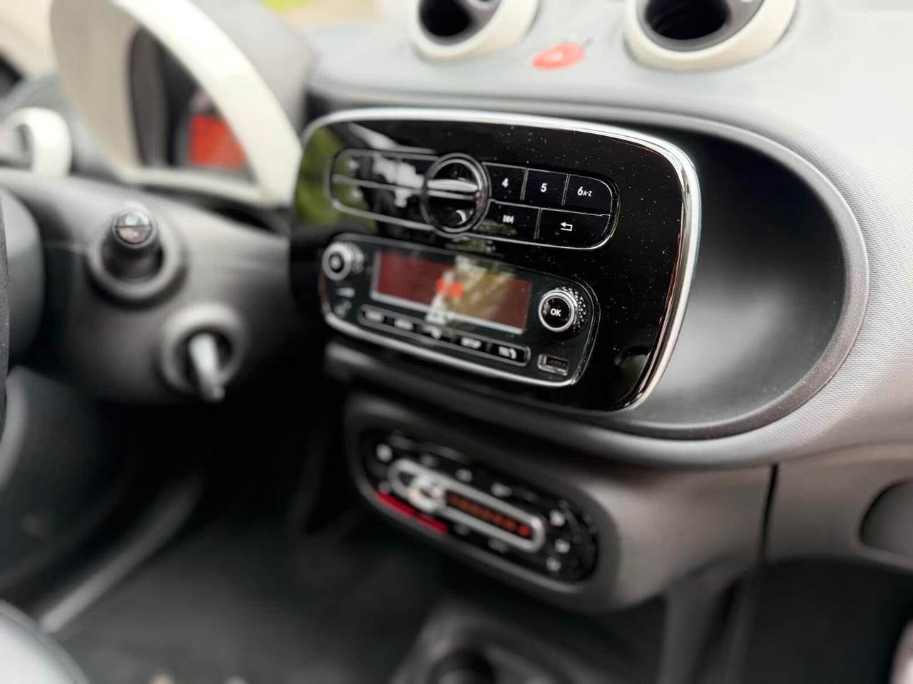 Smart ForFour 70 1.0 PELLE LED CLIMA