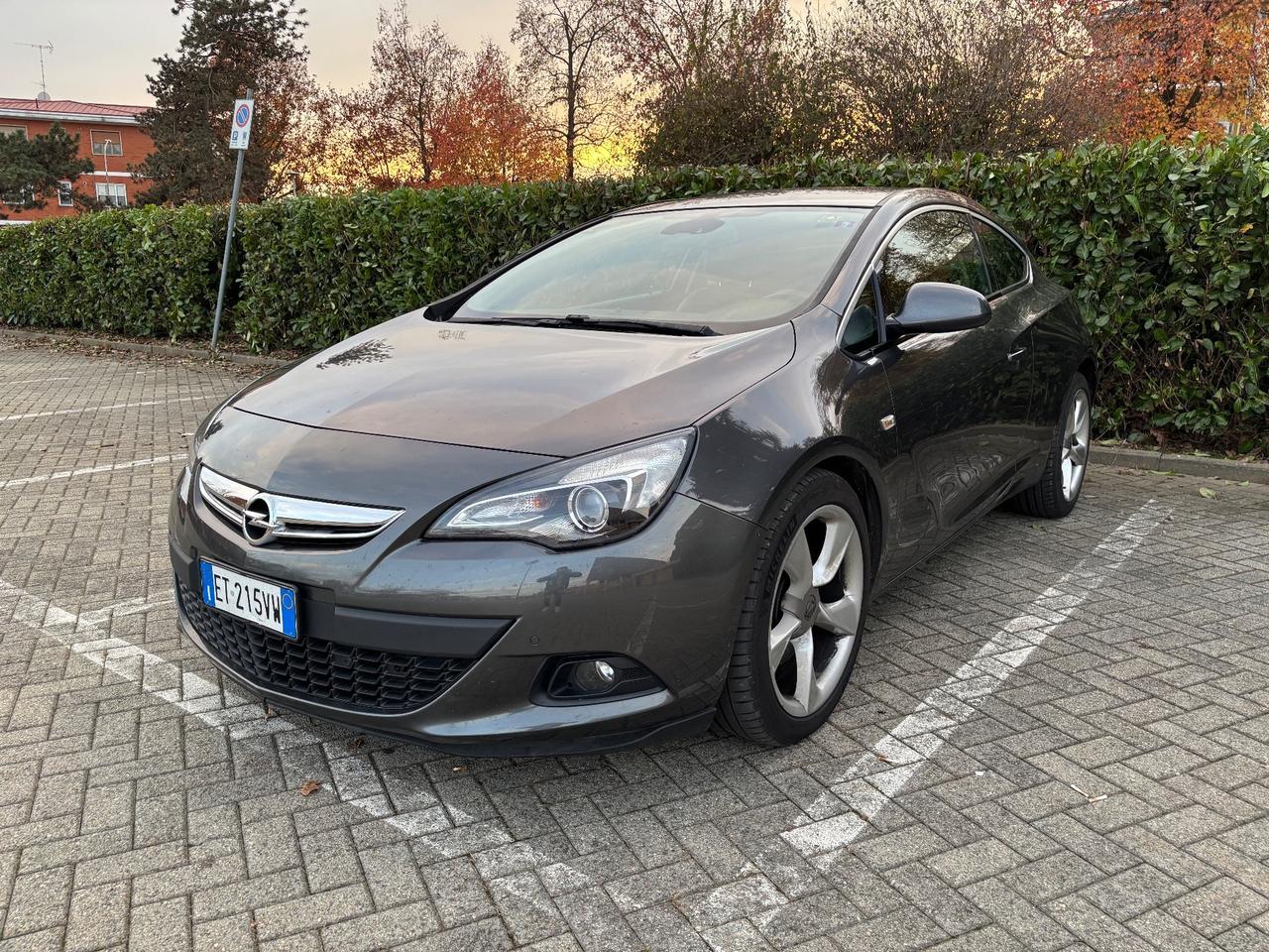 Opel Astra GTC 2.0 CDTI 165CV