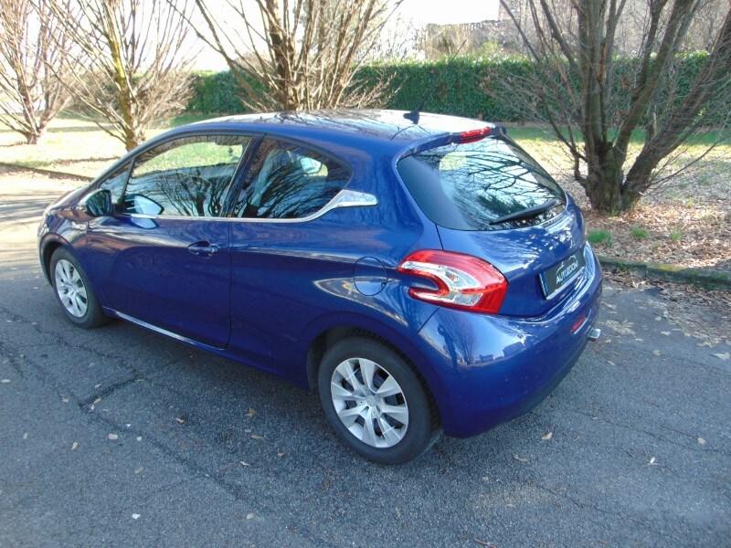 PEUGEOT 208 1° serie 1.6 e-HDi 92 CV Stop&Star...