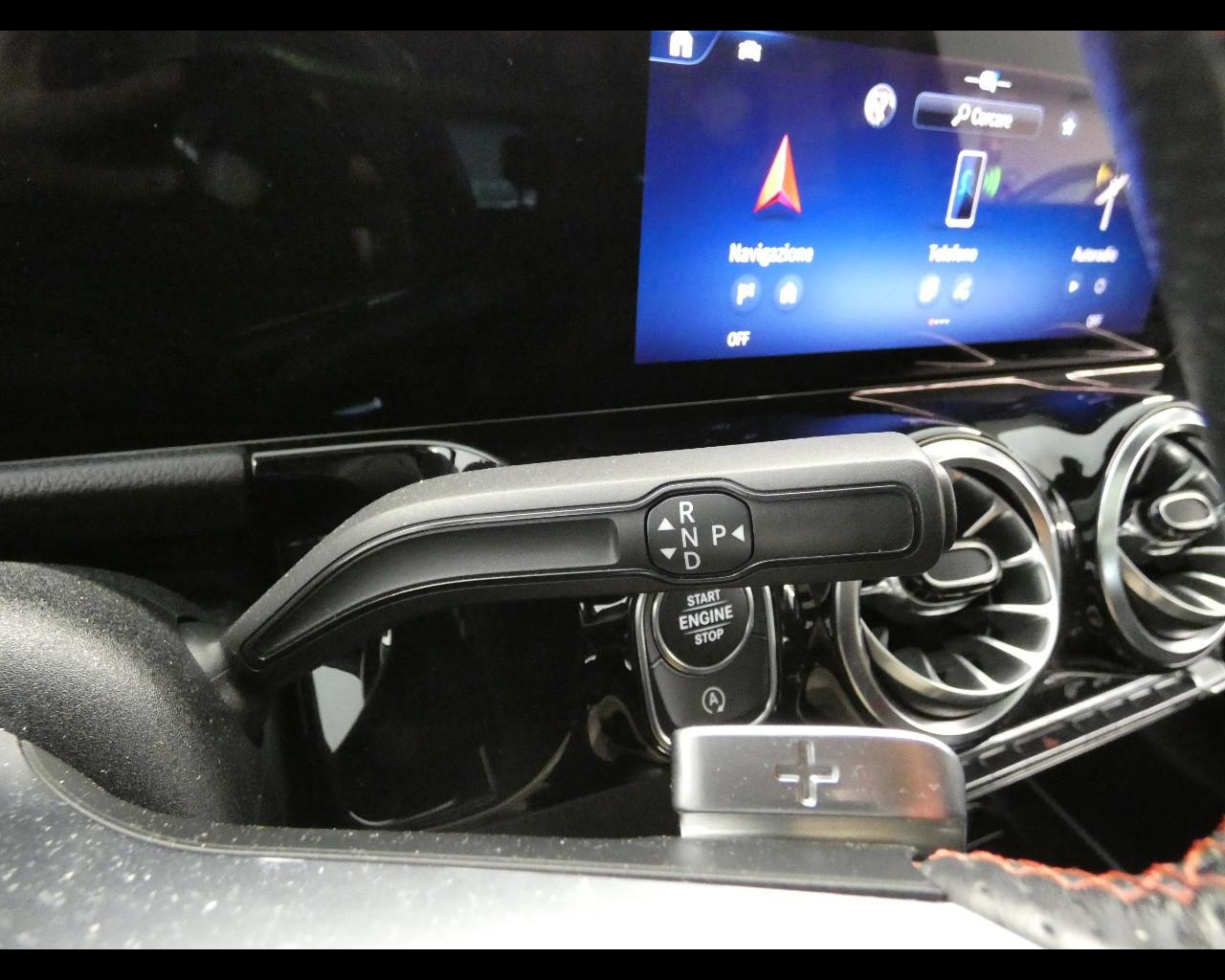 Mercedes-Benz GLA (H247) - GLA 200 d Automatic 4Matic AMG Line Premium Plus