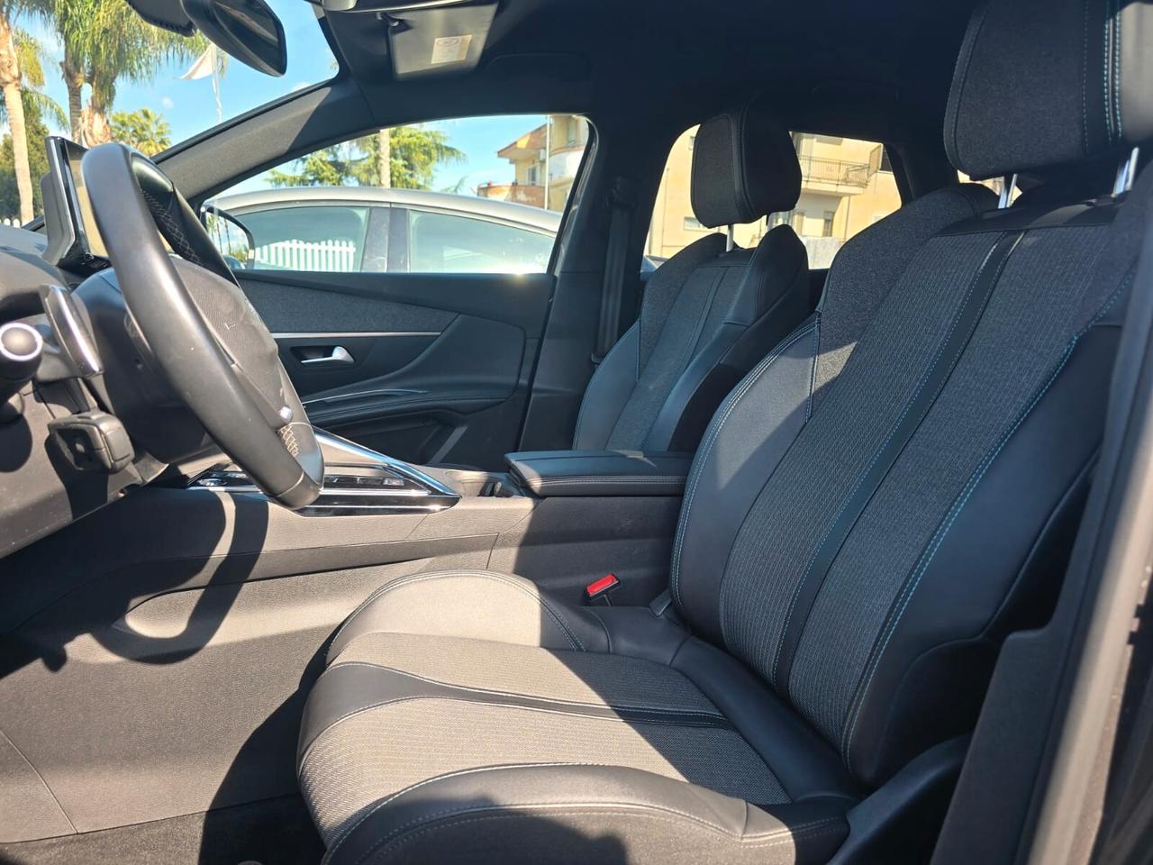 PEUGEOT 3008 EAT8 130CV ALLURE PACK FULL