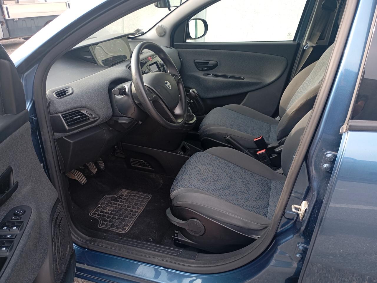 Lancia Ypsilon 1.0 Fire hibrida BENZINA