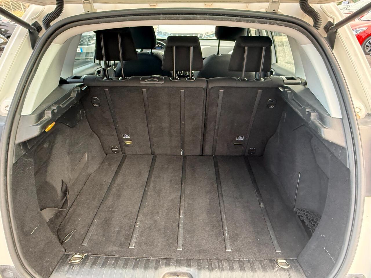 " POCHI KM " Peugeot 2008 PureTech 82 Active