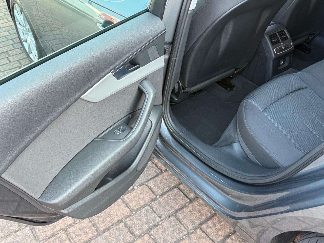 Audi A4 Avant 40 TDI quattro S tronic MATRIX/UNIPRO