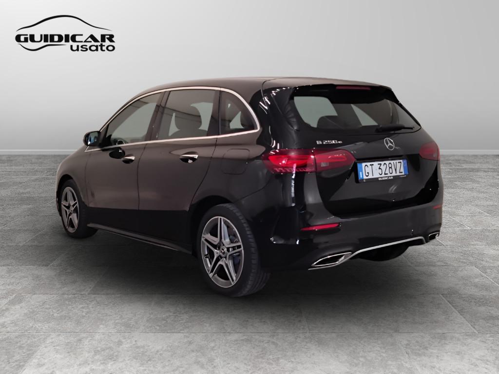 Mercedes-Benz Classe B - W247 2023 - B 250 e phev AMG Line Premium auto