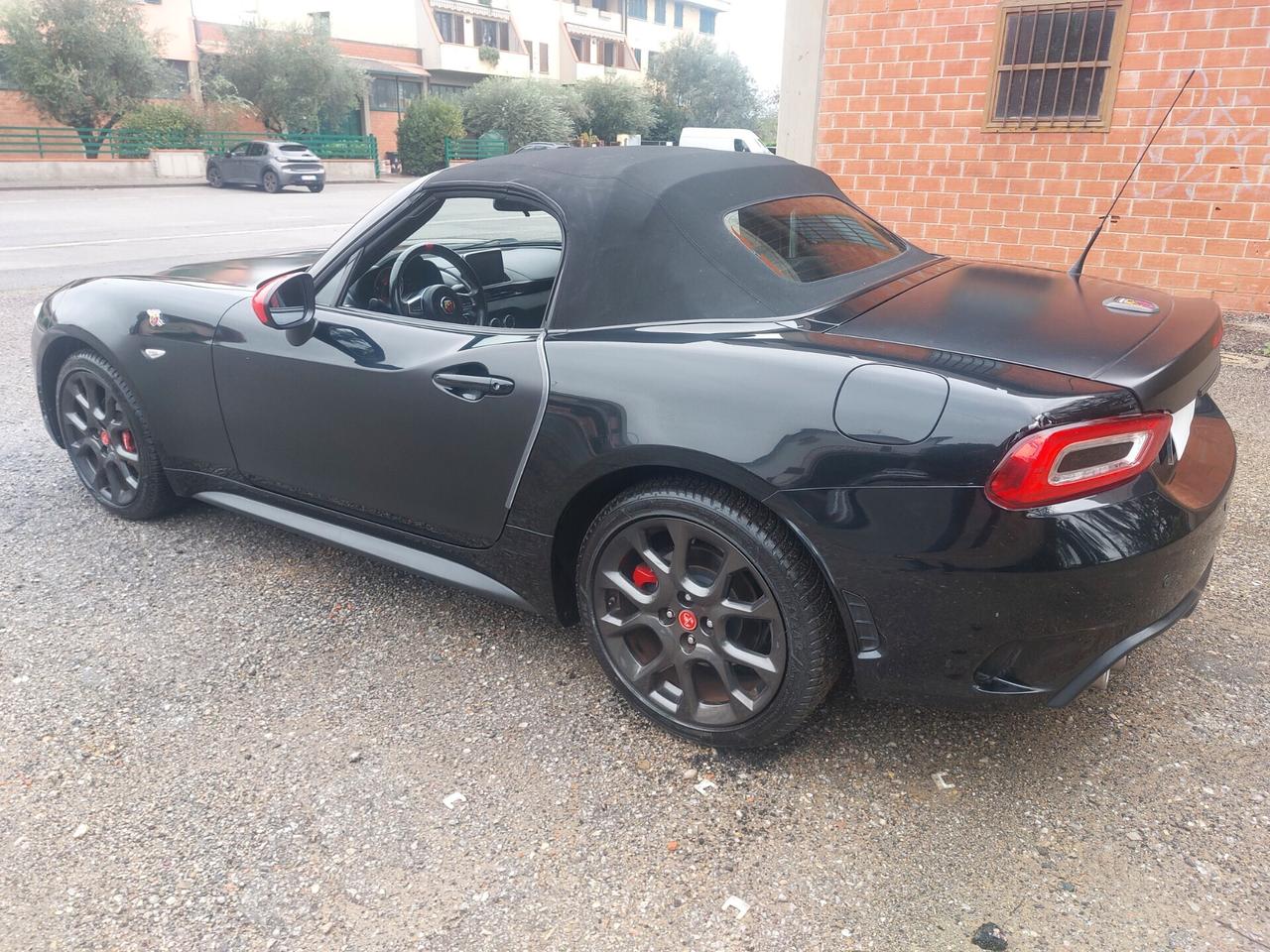 Abarth 124 Spider Scorpione