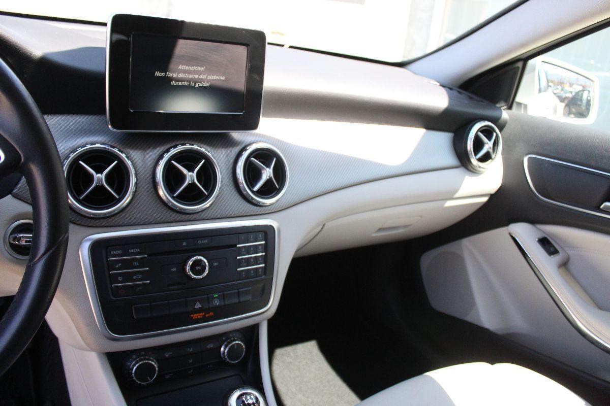 MERCEDES - Classe GLA - GLA 180 d Premium