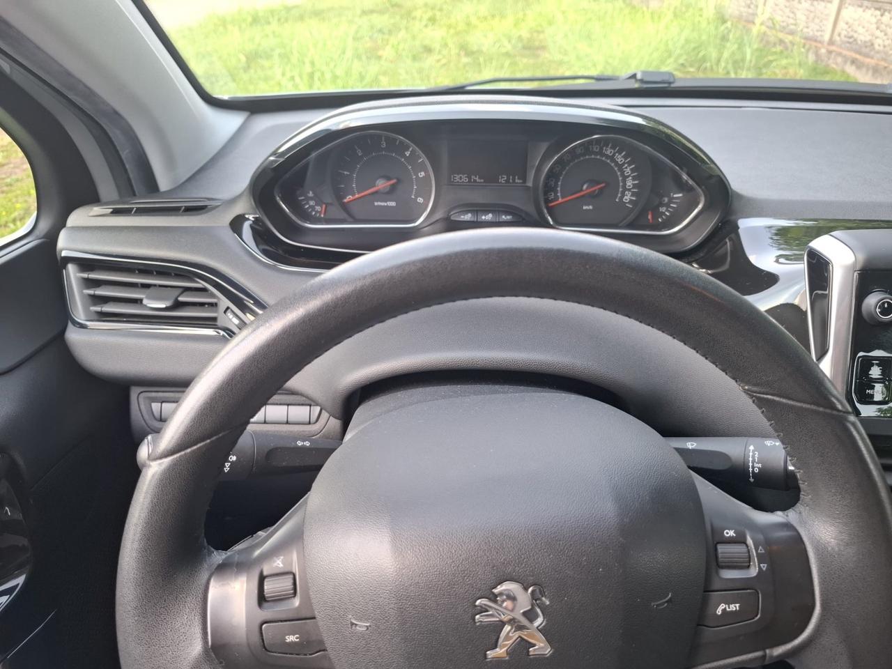 Peugeot 208 1.4 HDi 68 CV 5 porte Allure