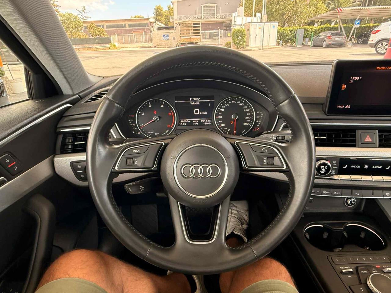 Audi A4 Avant 35 TDI S tronic line edition/TETTO/18/PDC/BELLA