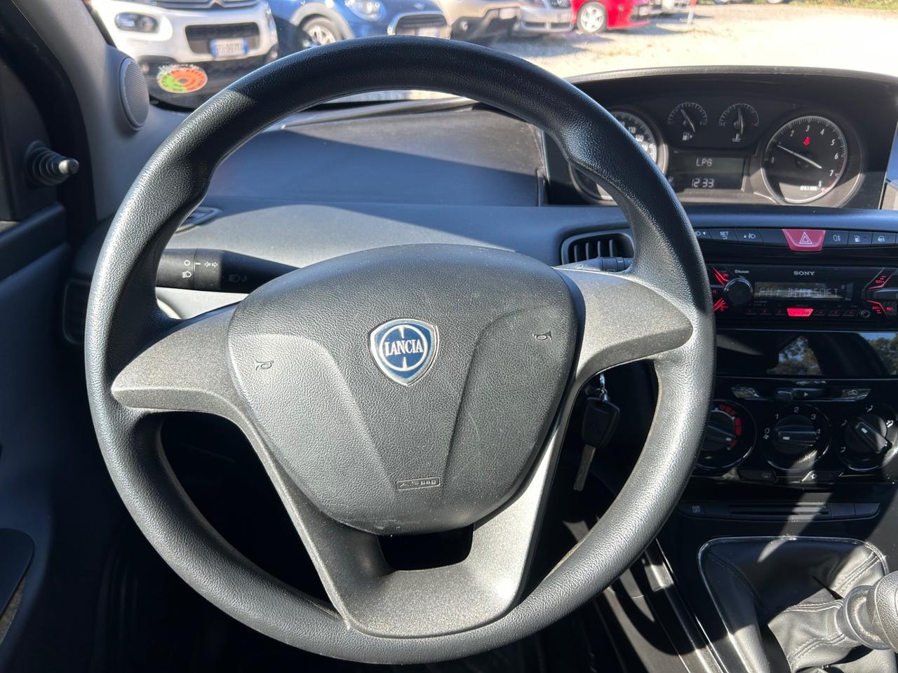 Lancia Ypsilon 1.2 69 CV 5 porte GPL Ecochic Silver neopatentati