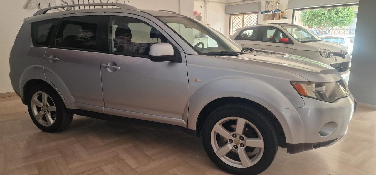 Mitsubishi Outlander 2.2 DI-D Instyle 7 p.ti DPF