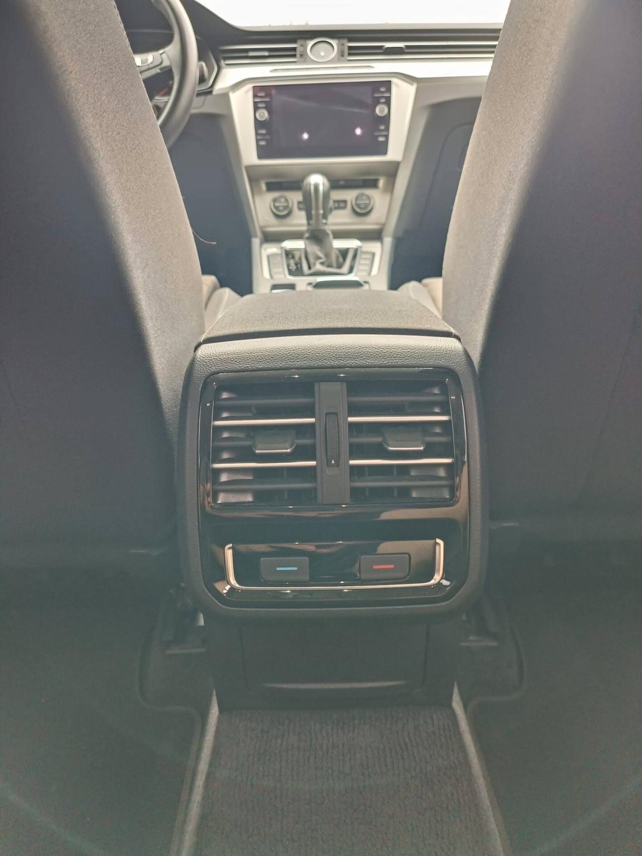 Volkswagen Passat Variant 1.6 TDI SCR DSG Business BMT