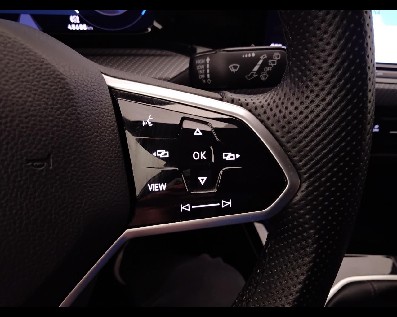 VOLKSWAGEN Golf VIII 2020 - Golf 1.5 tsi evo R-Line 130cv