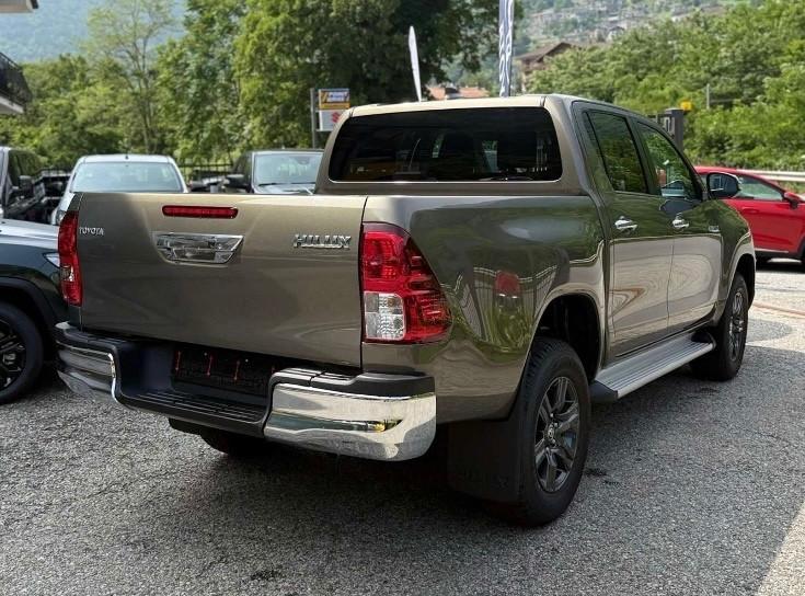 Toyota Hilux 2.8 D-4D A/T 4WD 48V 4 porte Double Cab Lounge