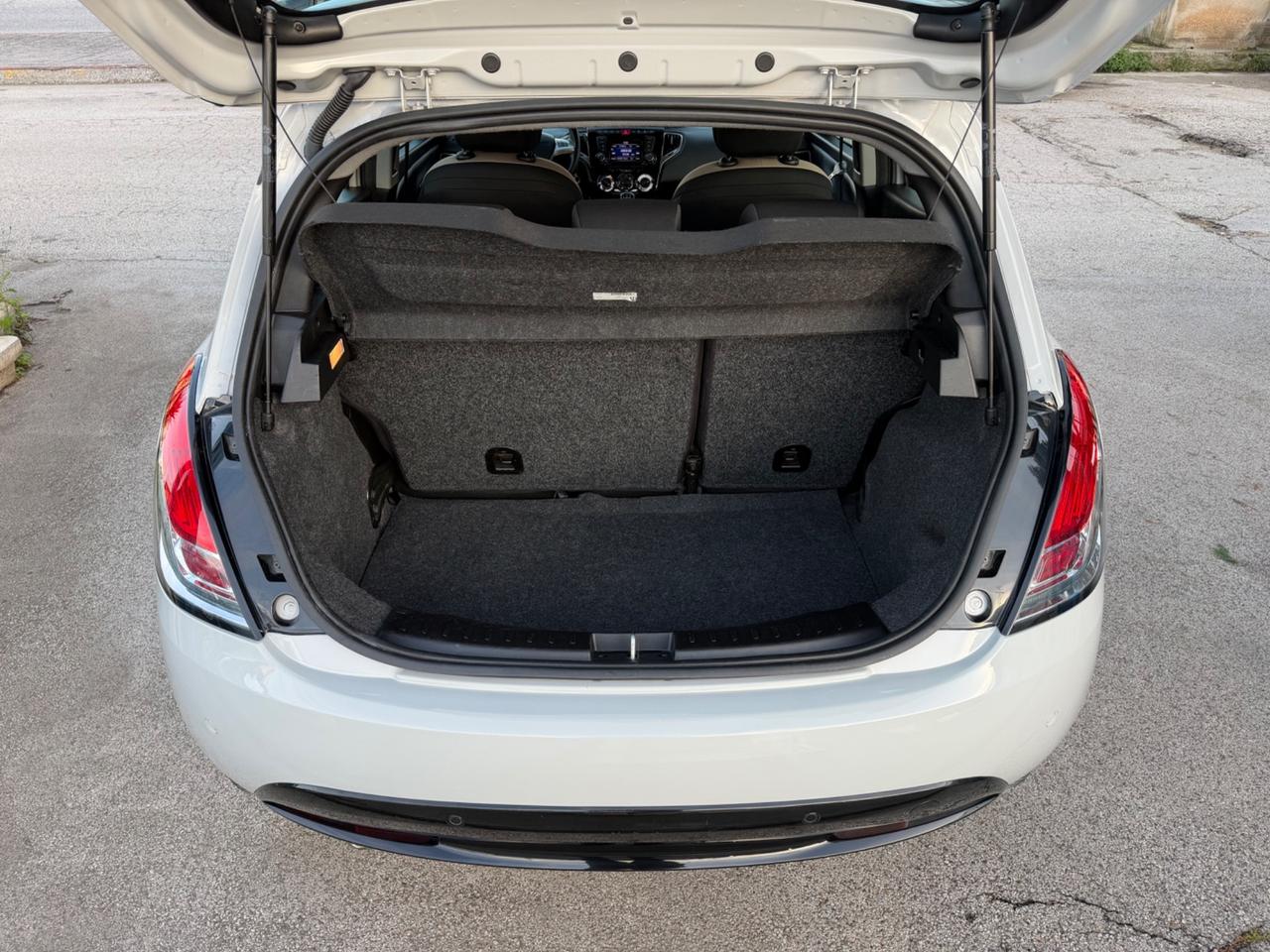 Lancia Ypsilon 1.2 benzina 69 cv 12/2020 52.000 km