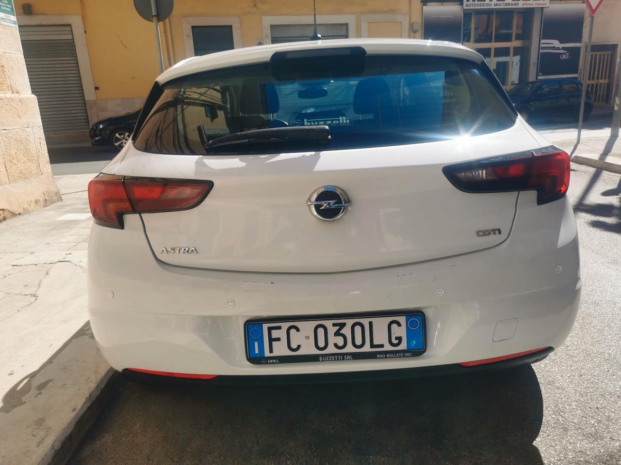 Opel Astra 1.6 CDTi 5 porte 95 cv neo patentati