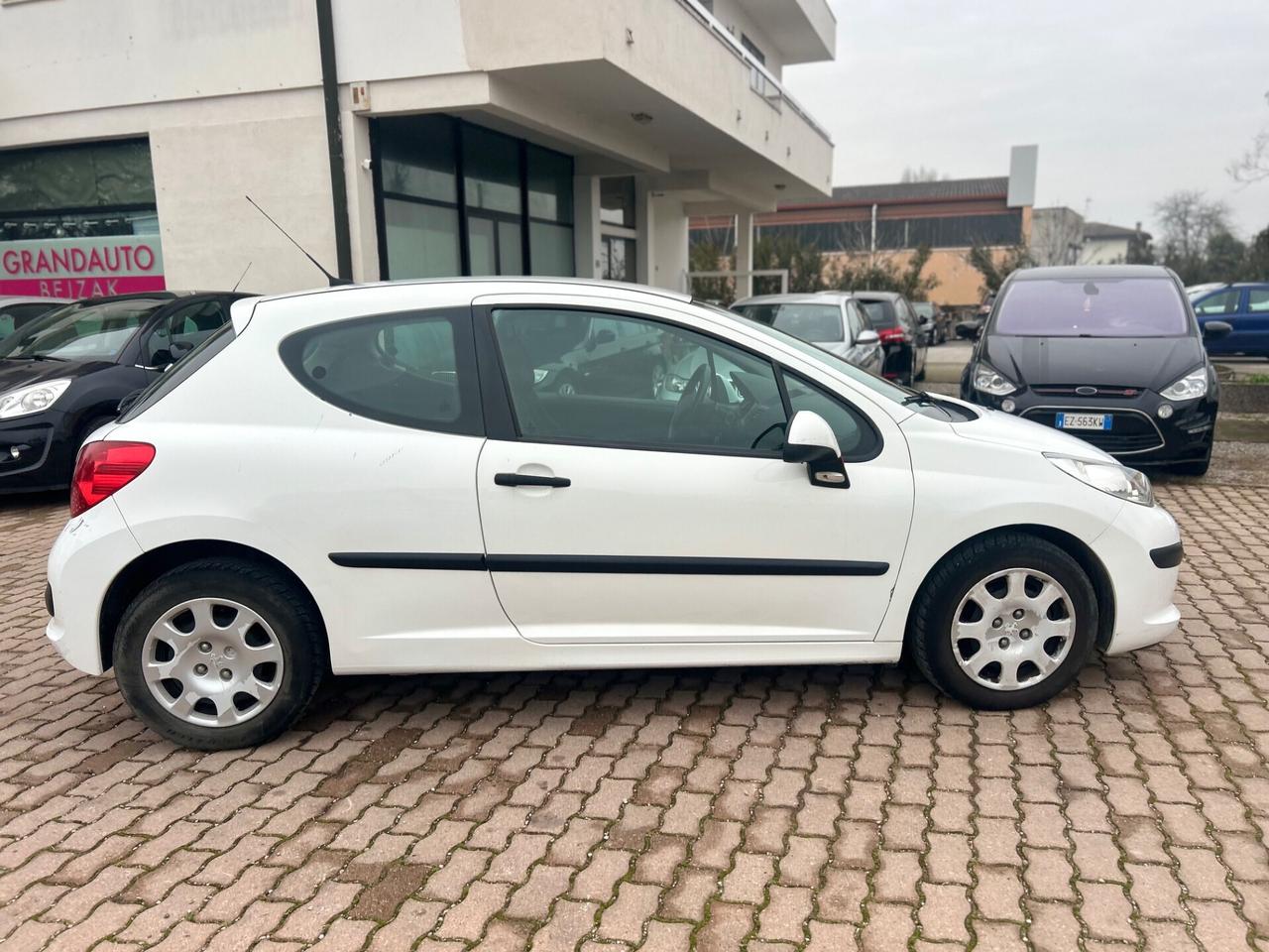 Peugeot 207 1.4 HDi 70CV 3p. XS autocarro