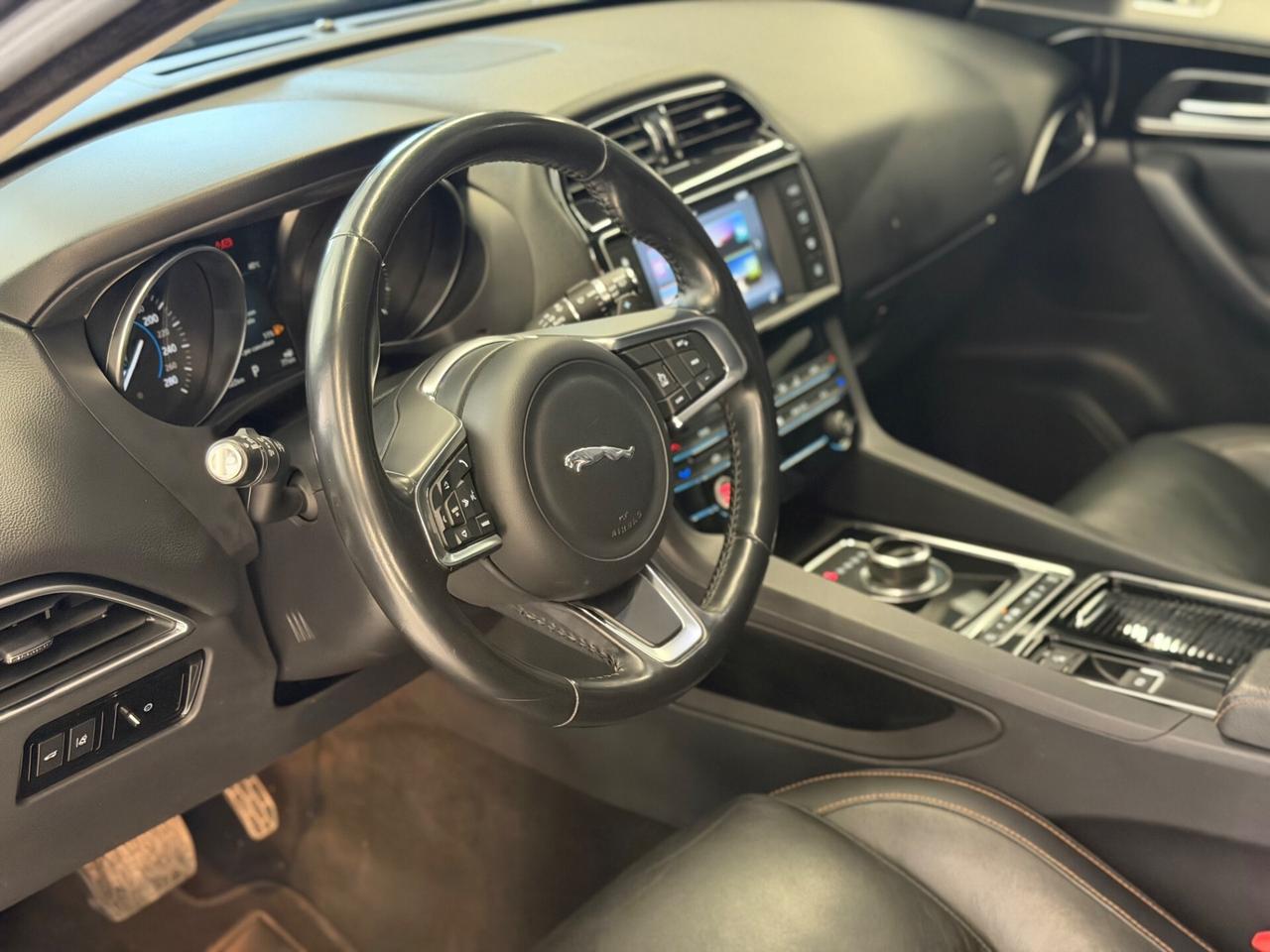 Jaguar F-Pace 2.0 D 180 CV AWD PRESTIGE