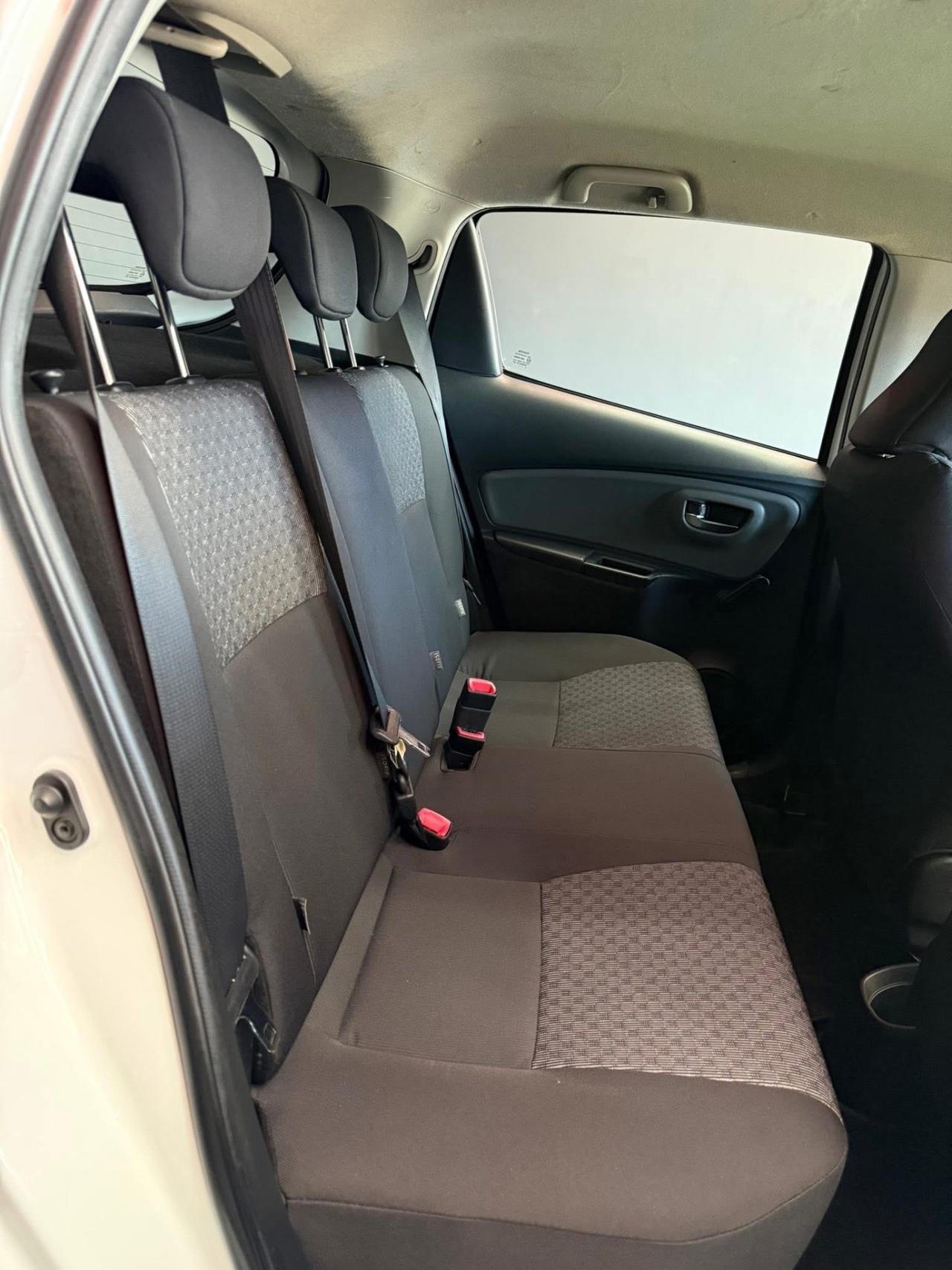 Toyota Yaris 1.4 D-4D Lounge 11/2014