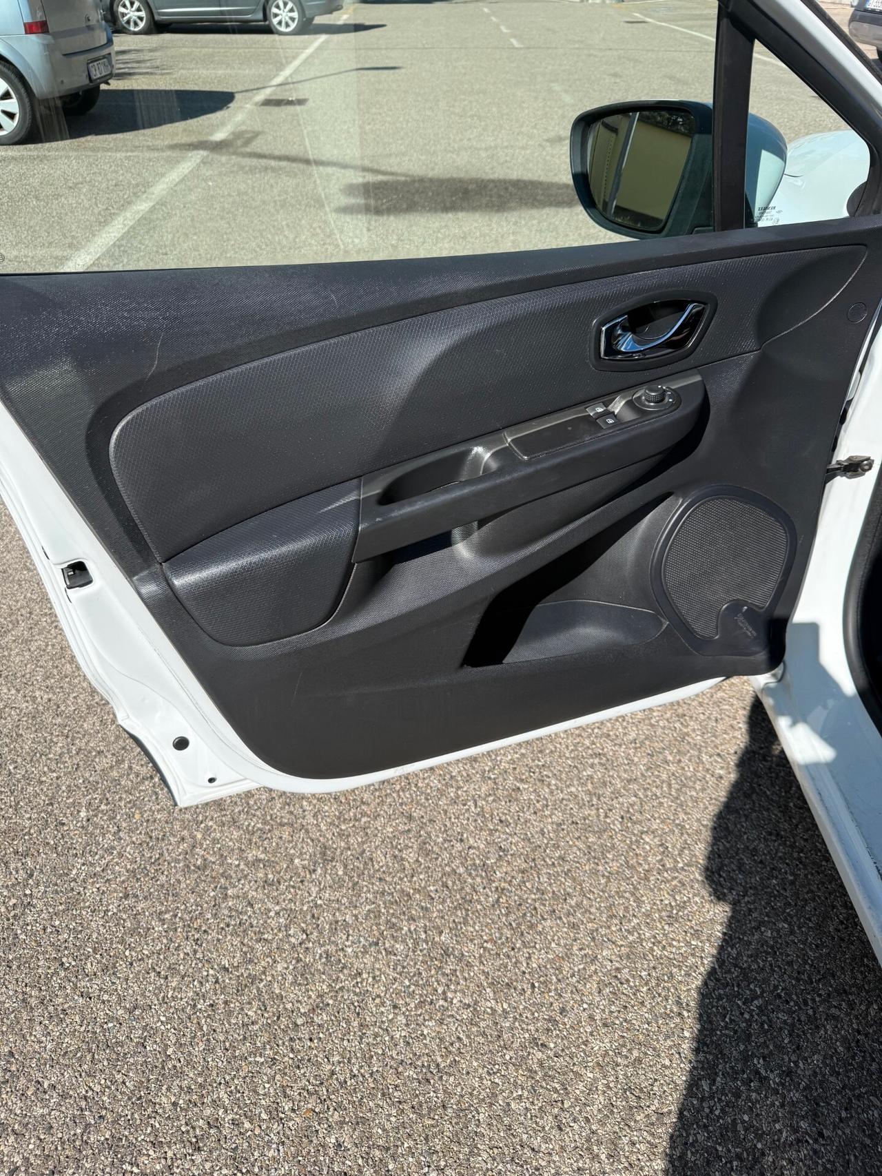 Renault Clio 1.2 GPL - NEOPATENTATI - 12 MESI DI GARANZIA -