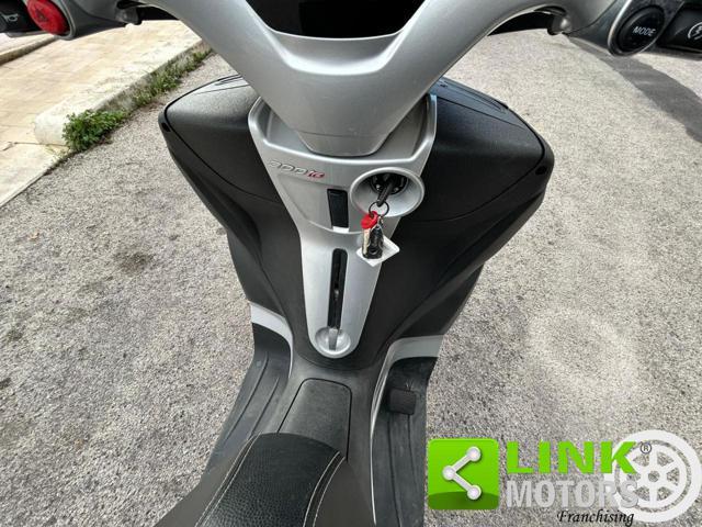 PIAGGIO MP3 LT 300 .