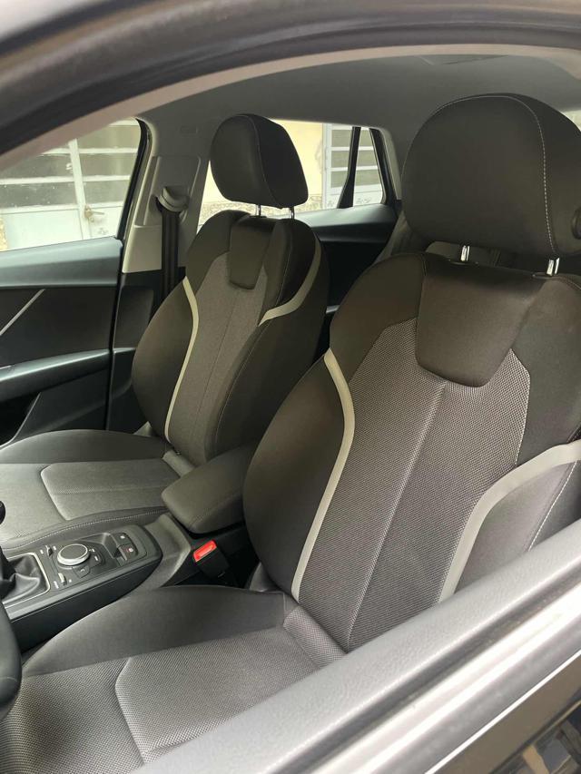AUDI Q2 30 TFSI Business Design