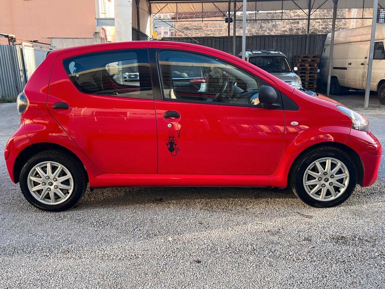 Toyota Aygo 1.0 VVT-i 68CV 5 porte Now 67.000KM