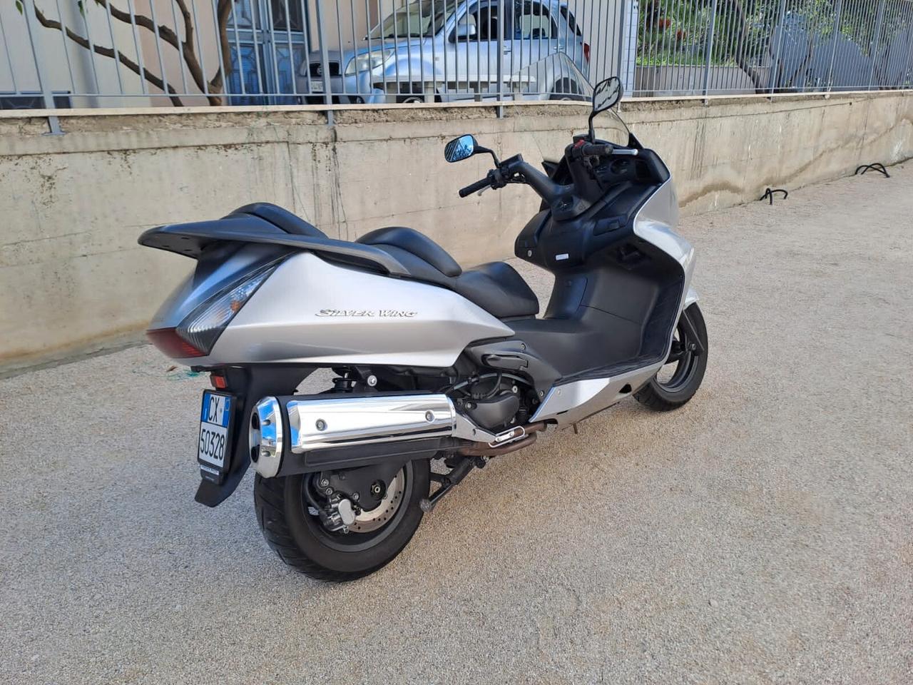 Honda Silver Wing 400 solo 33000 km