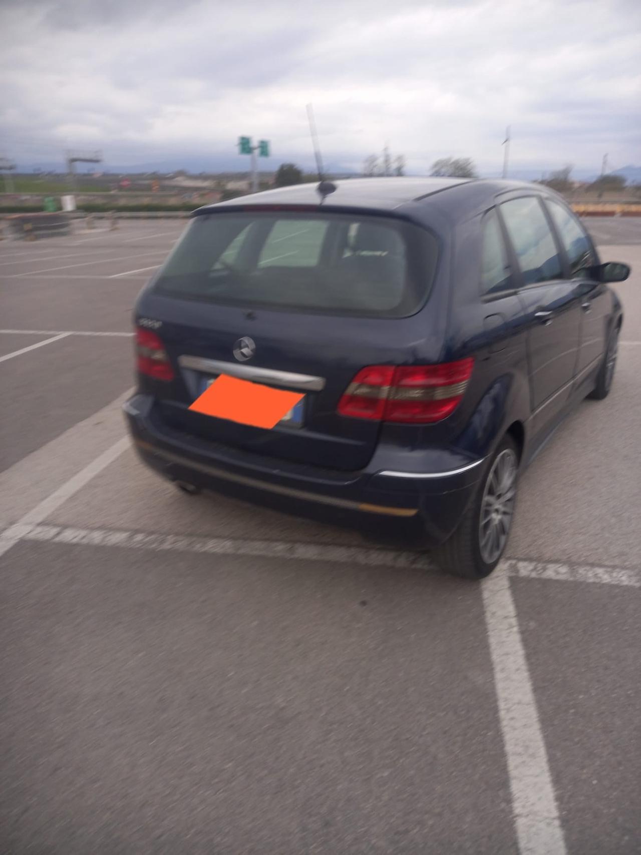 Mercedes-benz B 180 2010.