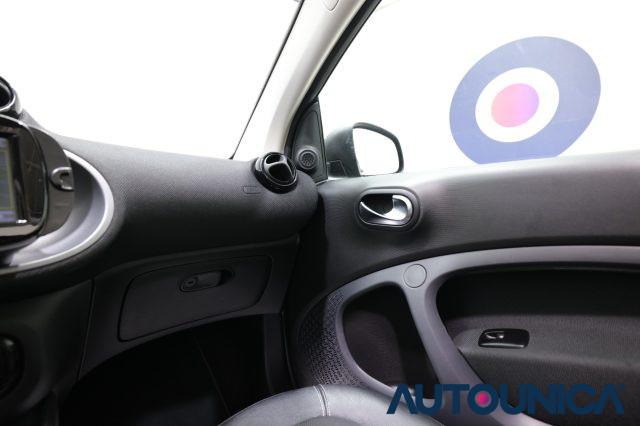 SMART ForTwo 90 0.9 TURBO TWINAMIC CABRIO PASSION FARI LED