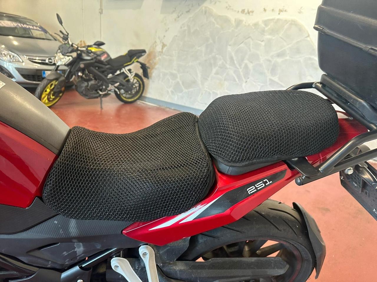 Benelli TRK 251 BAULETTO E PARABREZZA