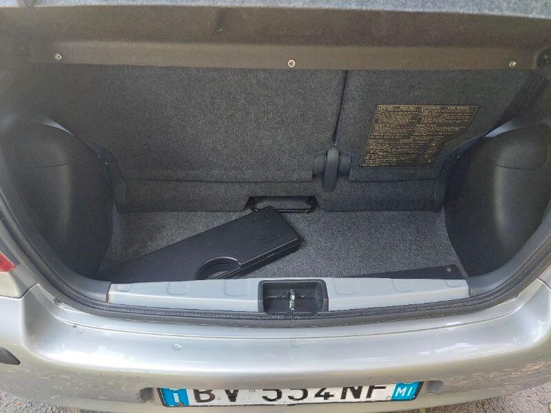 Toyota Yaris 1.3i 16V CAMBIO AUTOMATICO GOMME FRENI NUOVI