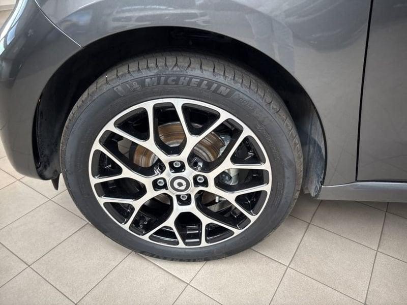 smart forfour EQ RACINGREY 22KW
