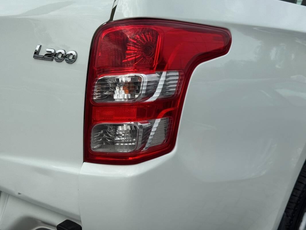 Mitsubishi L200 Double Cab D.cab 2.4d Invite 2wd 154cv N1