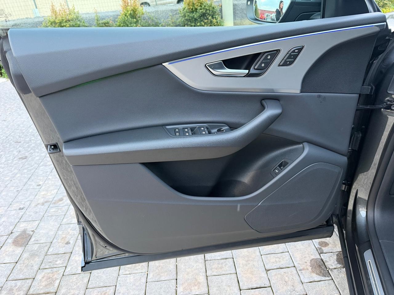 Audi Q8 SUV TDI quattro 210 kW tiptronic S line edition TETTO