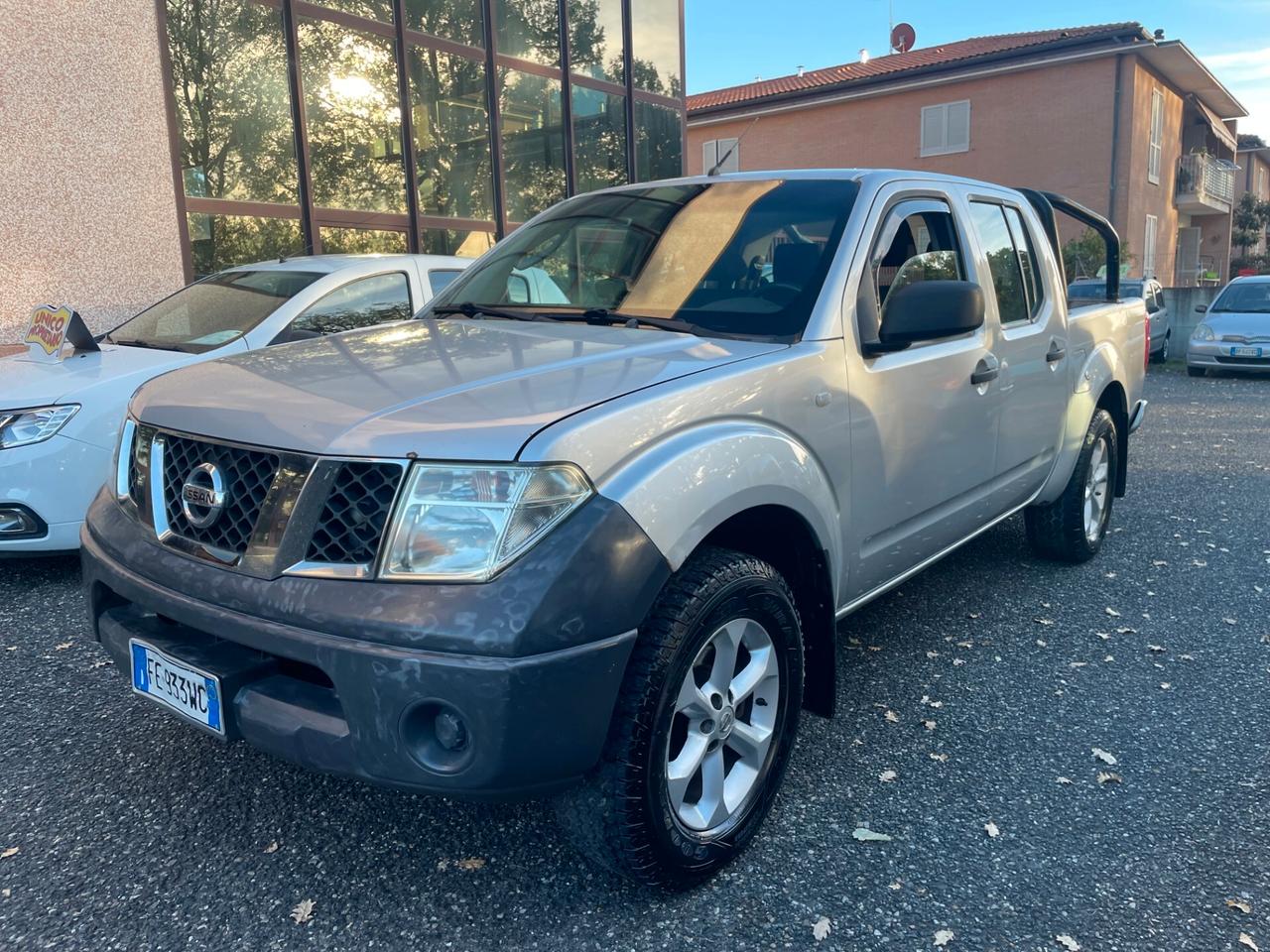 Nissan Navara 2.5 dCi 4 porte Double Cab SE + GANCIO TRAINO