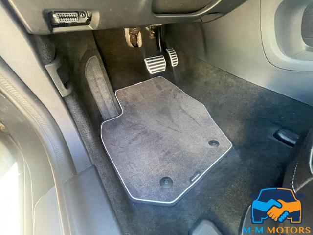 VOLVO XC60 D4 AWD doppio treno di gomme