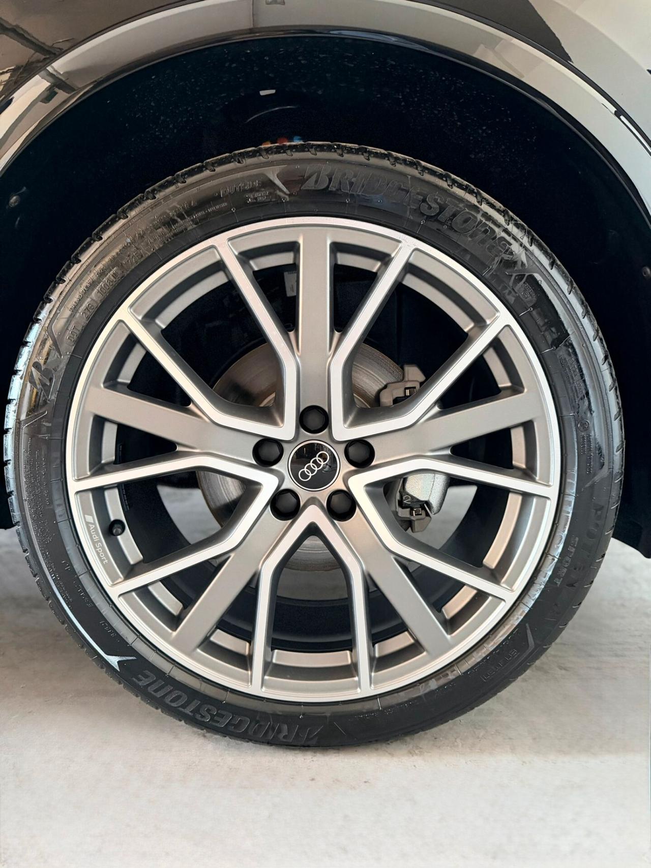 Audi Q3 35 TDI S tronic Identity Black