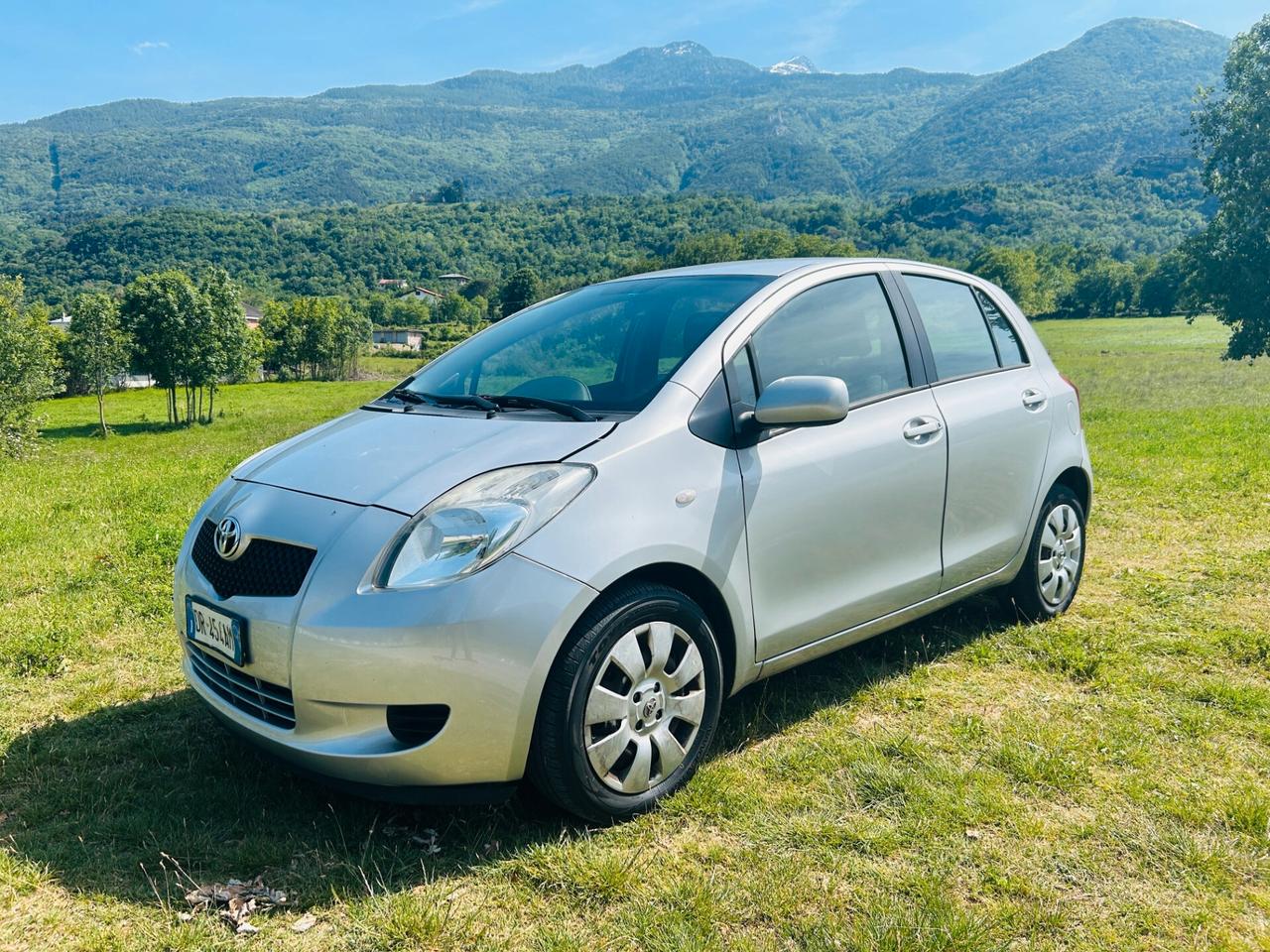 Toyota Yaris 1.0 5 porte Sol