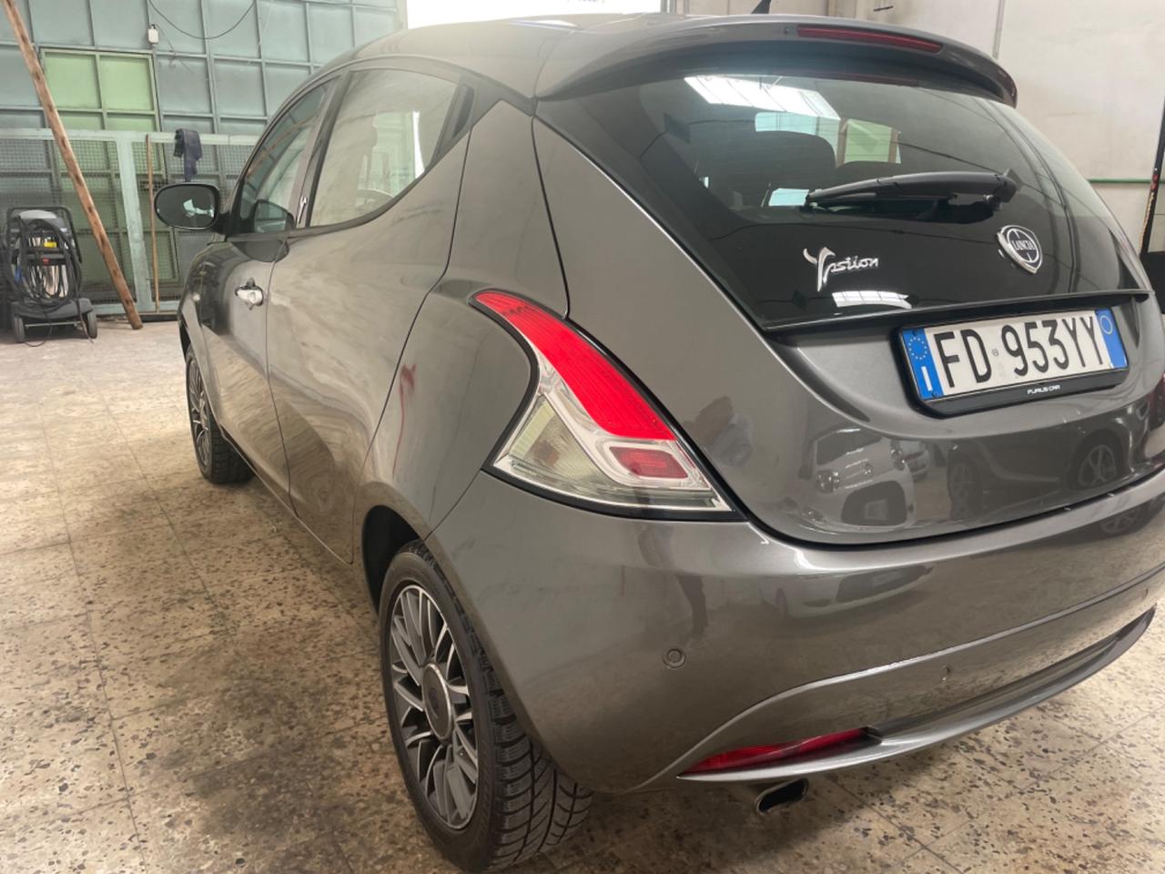 Lancia Ypsilon 1.2 69 CV 5 porte Silver