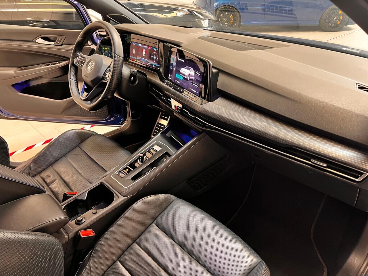 Volkswagen Golf 8 R 2.0 TSI DSG 4Motion AKRAPOVICH
