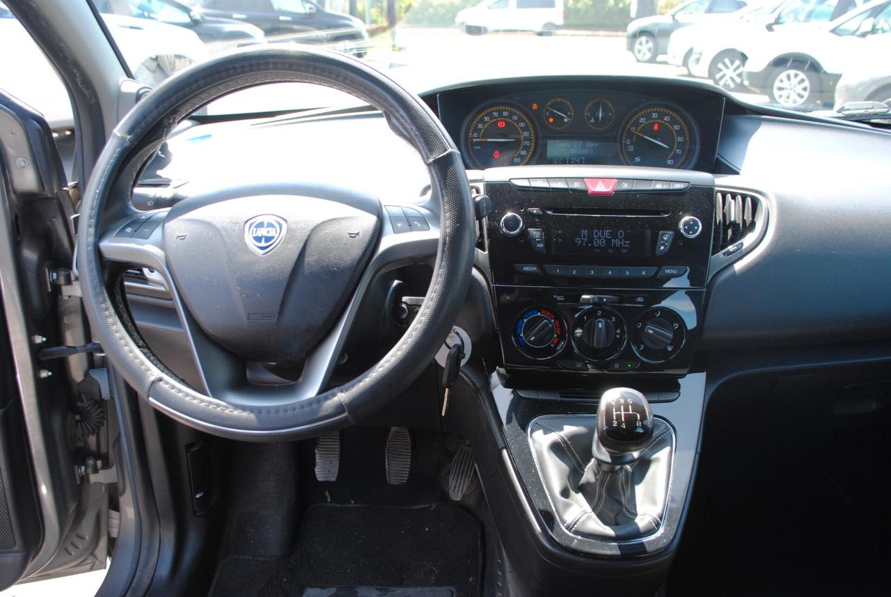 LANCIA YPSILON MOMODESIGN 1.2 69 CV BENZ/GPL