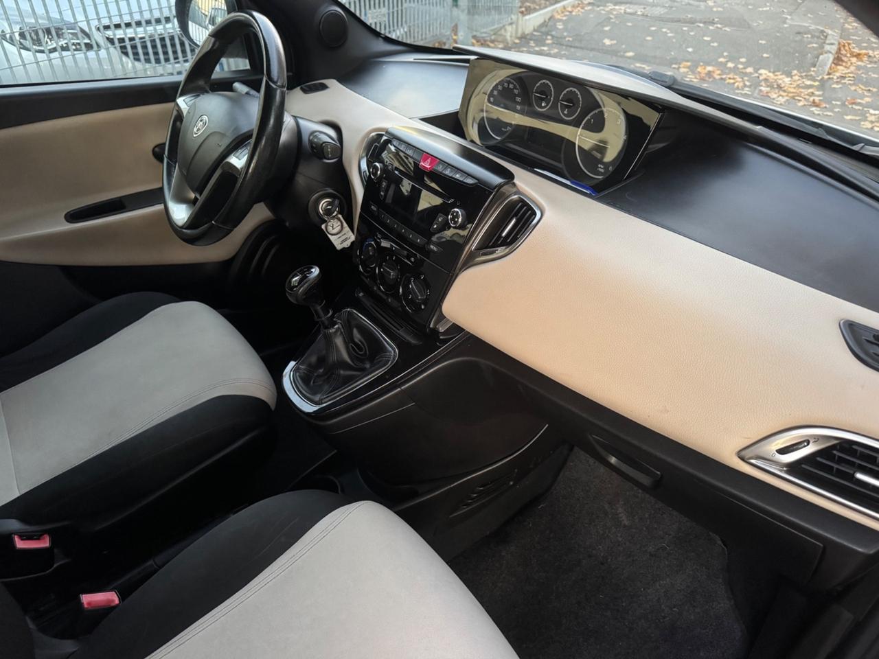 Lancia Ypsilon 1.3 MJT neopaten garanzia 12 mesi