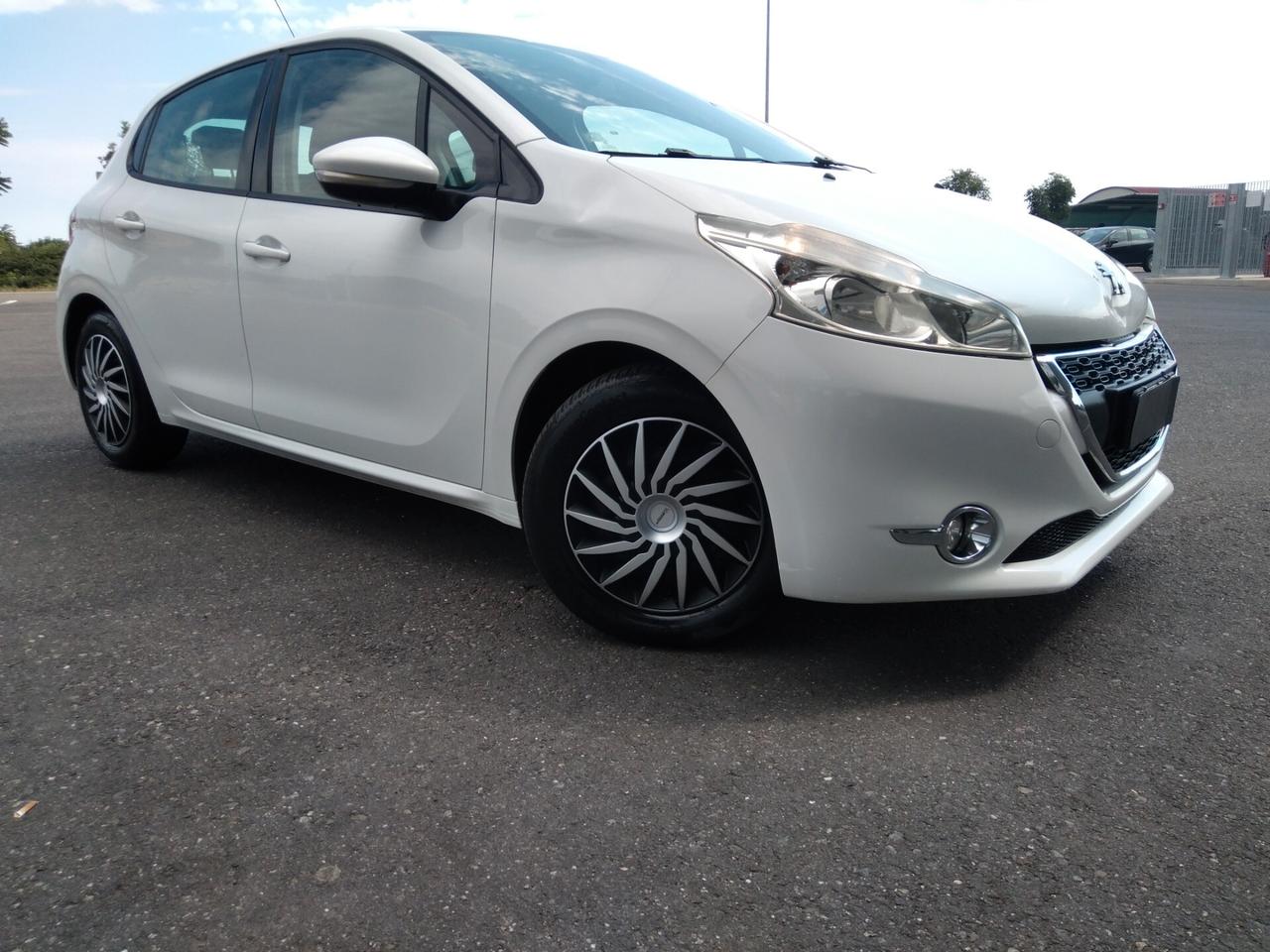 Peugeot 208 1.4 HDi 68 CV 5 porte Allure x neopatentati