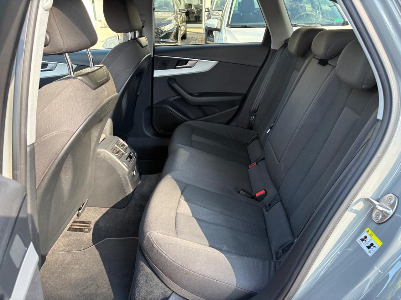 Audi A4 Avant 40 TDI quattro S tronic S-Line