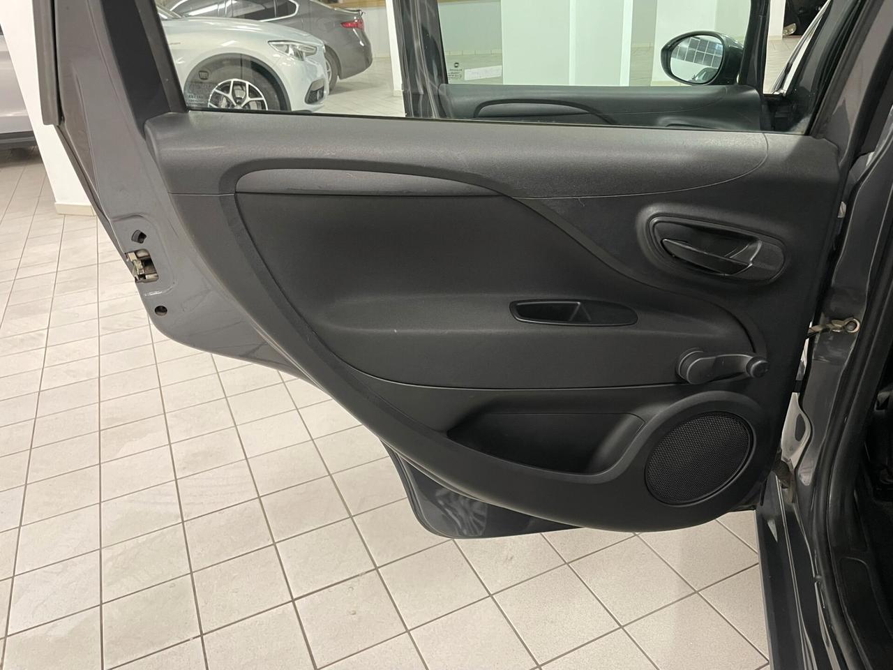 Fiat Punto 1.2 69 CV STREET 5P GOMME NUOVE TAGLIANDATA
