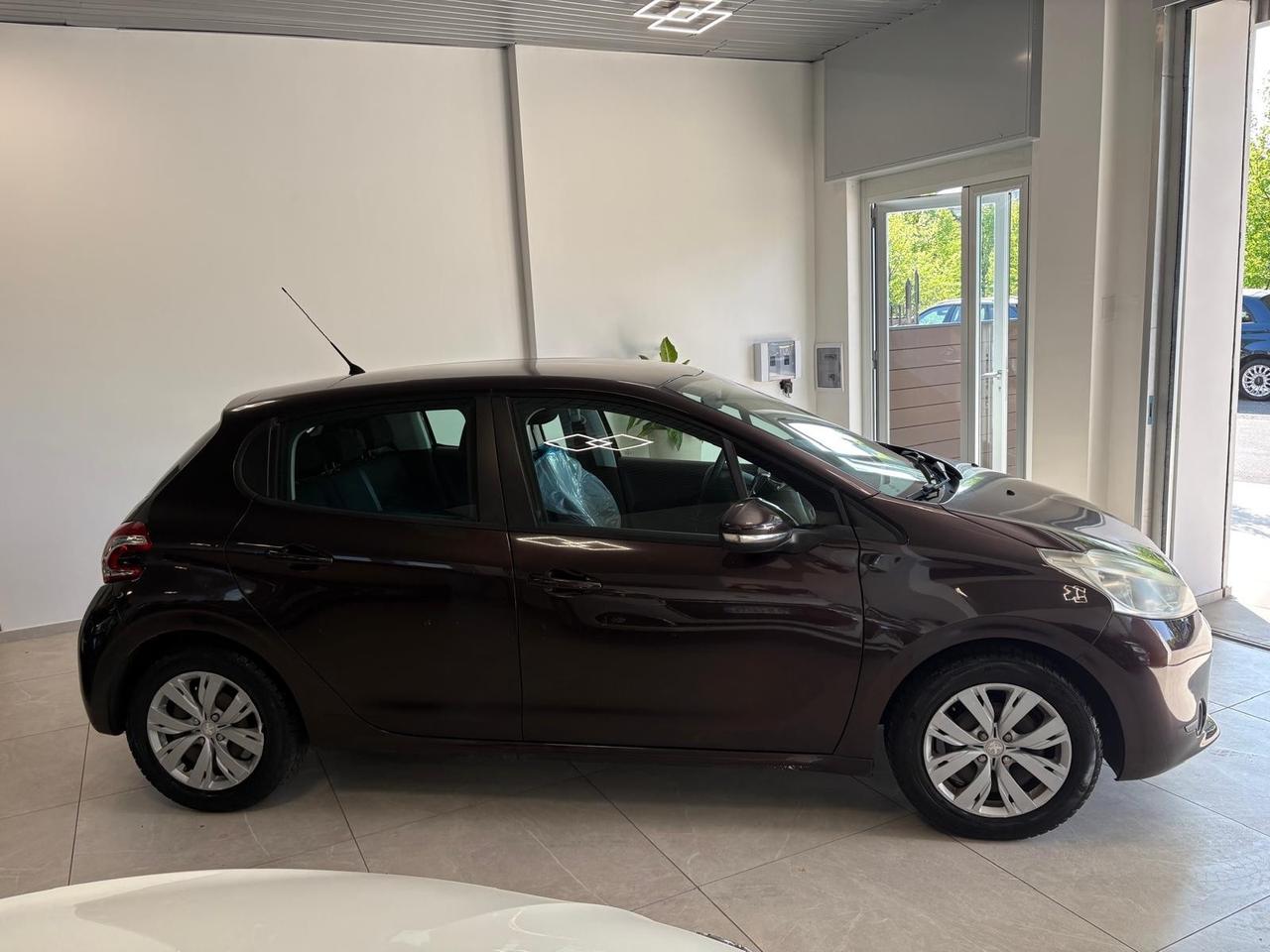 Peugeot 208 1.4 HDi 68 CV 5 porte Allure