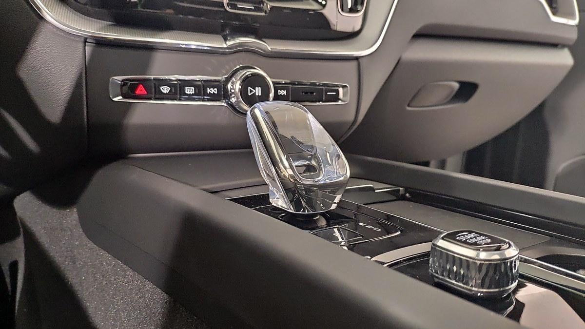 VOLVO Xc60 T6 Plug-In Hybrid Awd Aut. Plus Black Edition