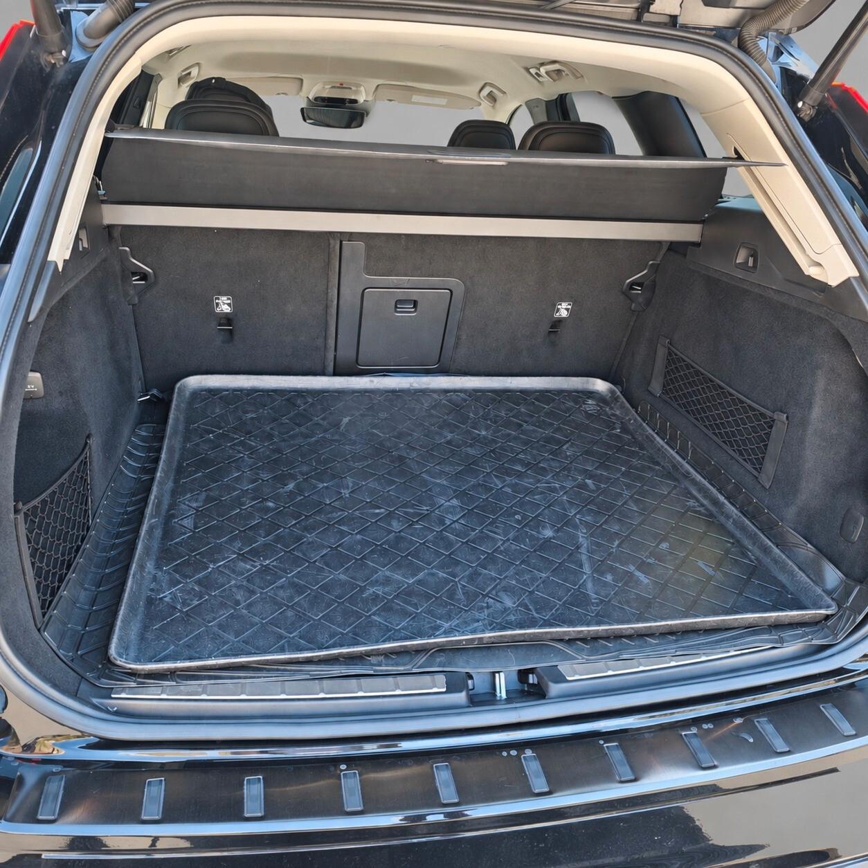 VOLVO XC60 2.0 B4 AWD 197 CV Geartronic Momentum