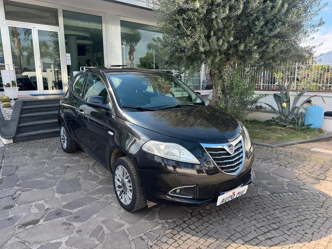Lancia Ypsilon 0.9 TwinAir 85 Metano Ecochic Silver